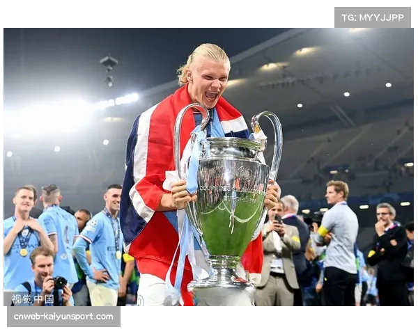 通讯：英超冠军奖杯开启全国巡展，首站抵达康沃尔郡